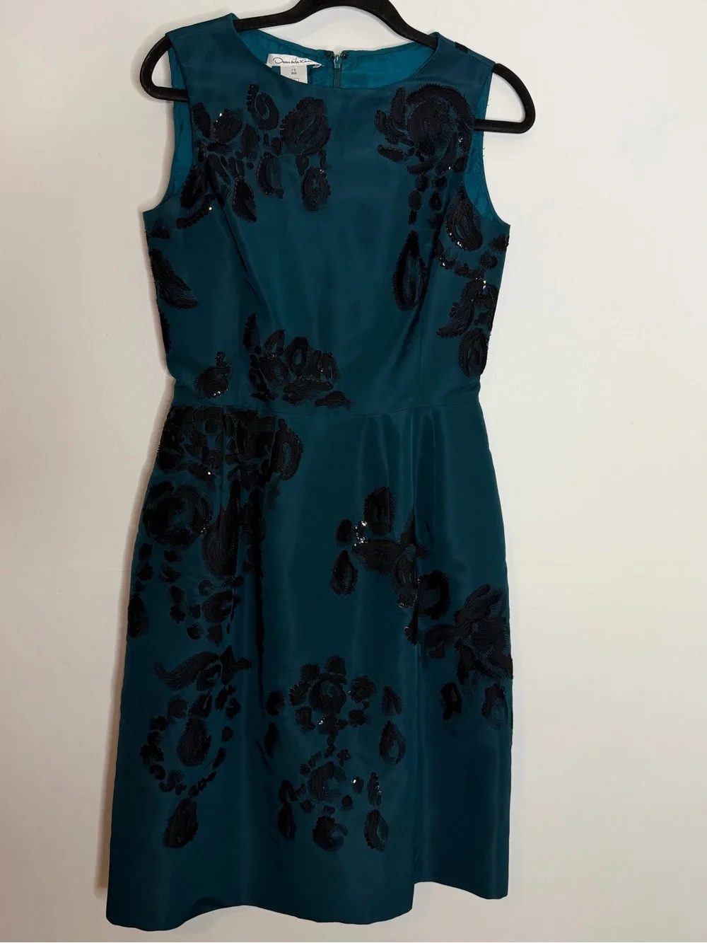 Oscar de la Renta Teal Sleeveless Midi Dress with Black Floral Appliqué - Picture 2 of 12